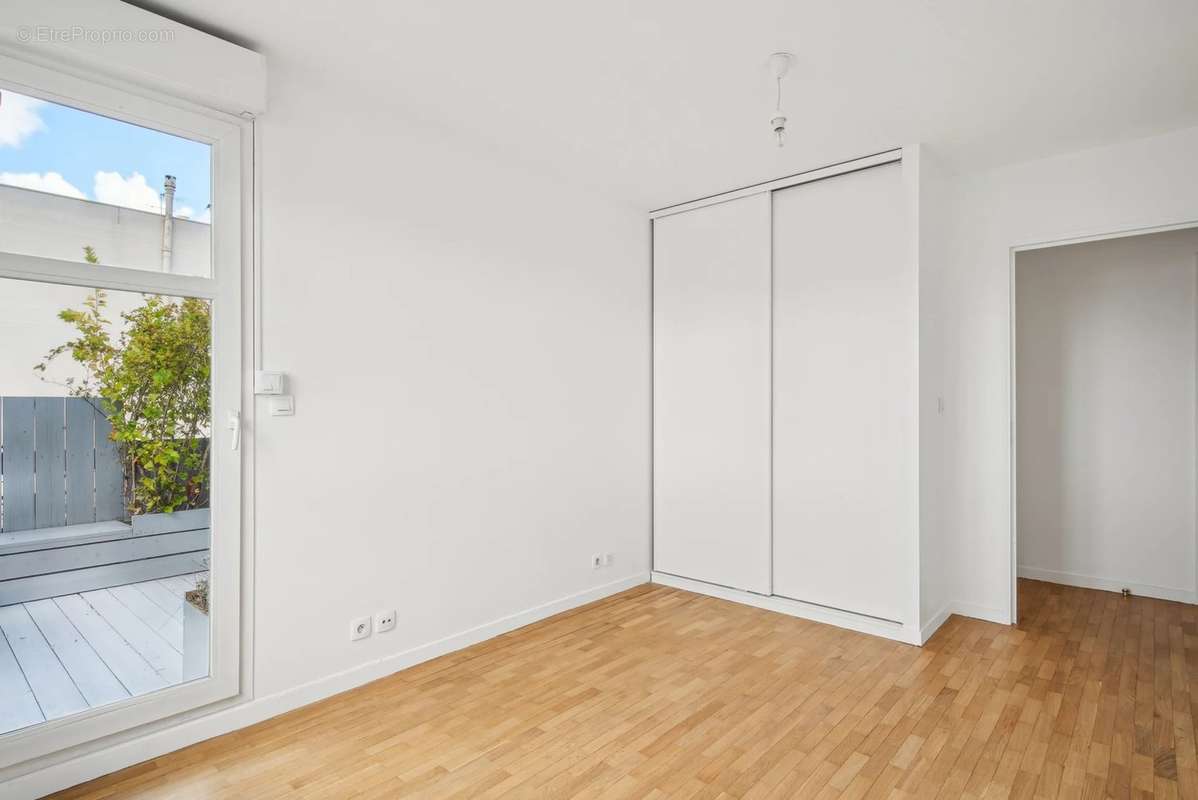 Appartement à COURBEVOIE