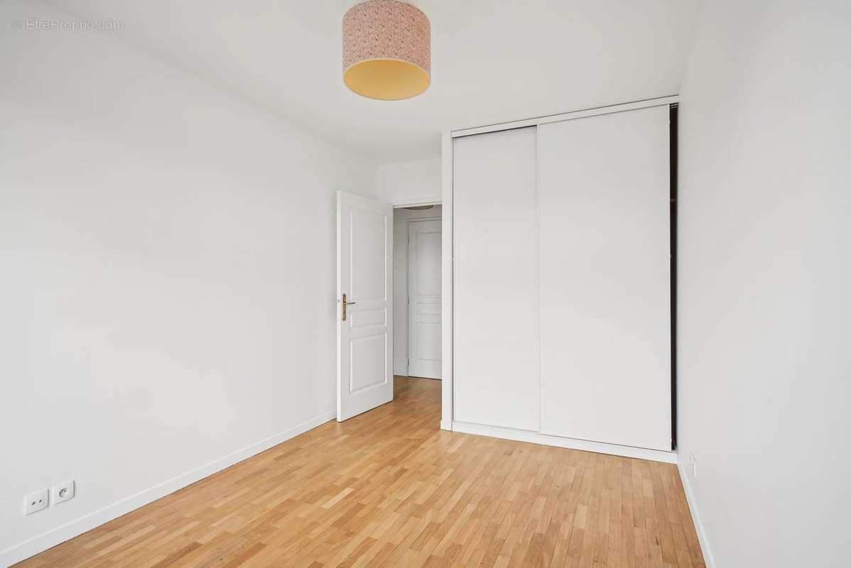 Appartement à COURBEVOIE