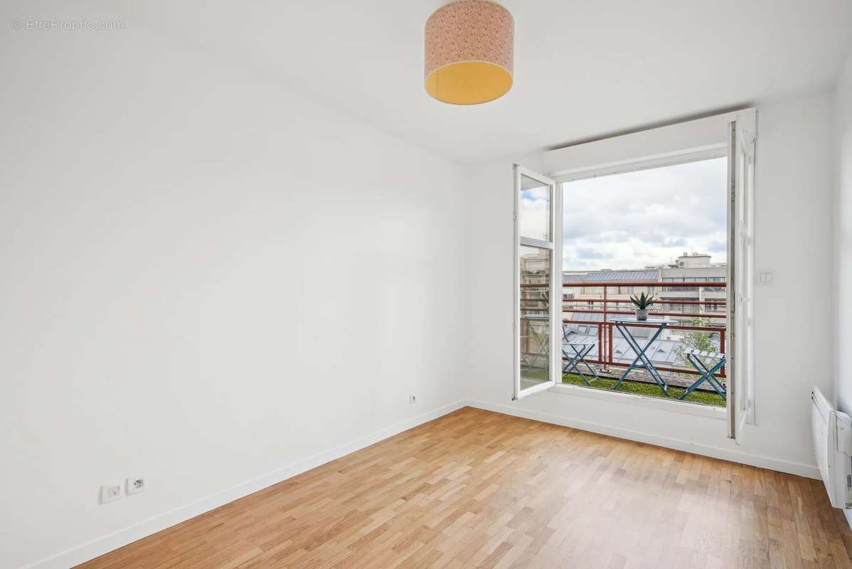 Appartement à COURBEVOIE