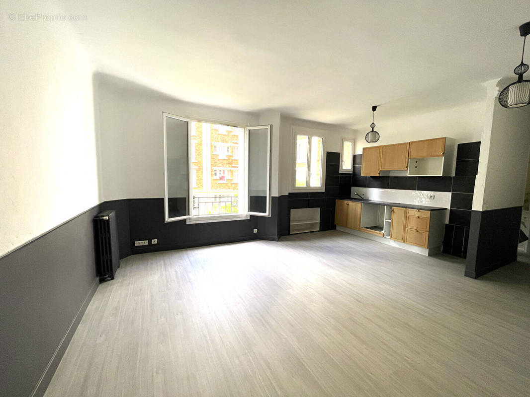 Appartement à COURBEVOIE