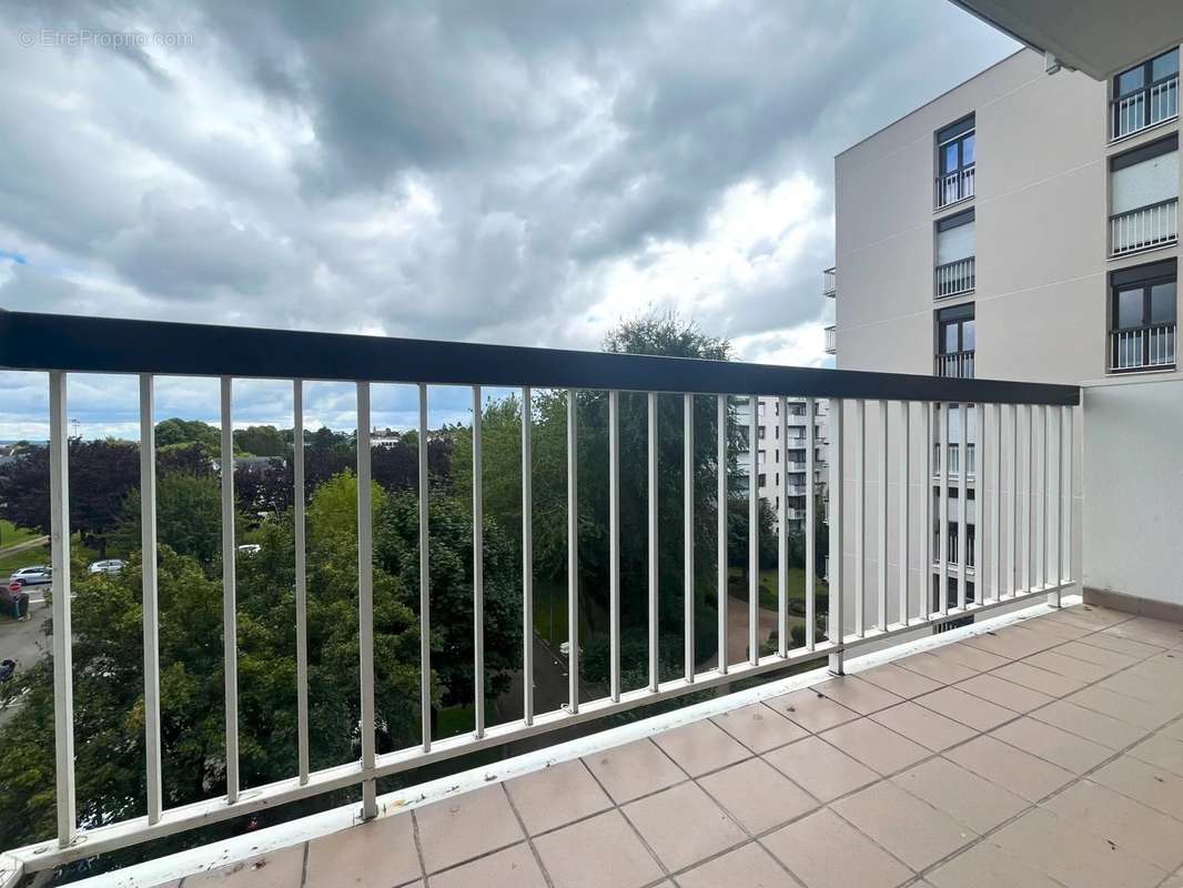 Appartement à LES CLAYES-SOUS-BOIS