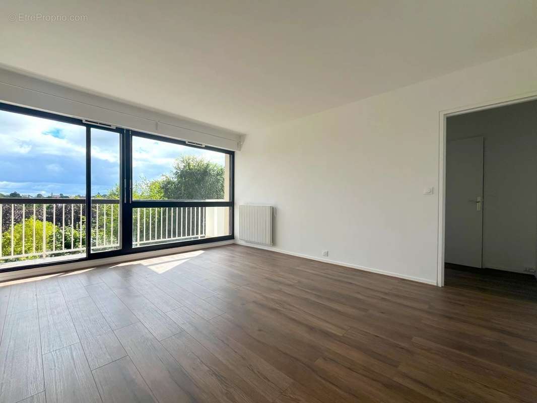 Appartement à LES CLAYES-SOUS-BOIS