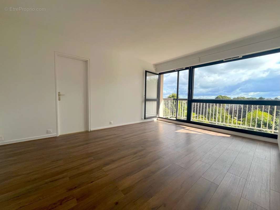 Appartement à LES CLAYES-SOUS-BOIS