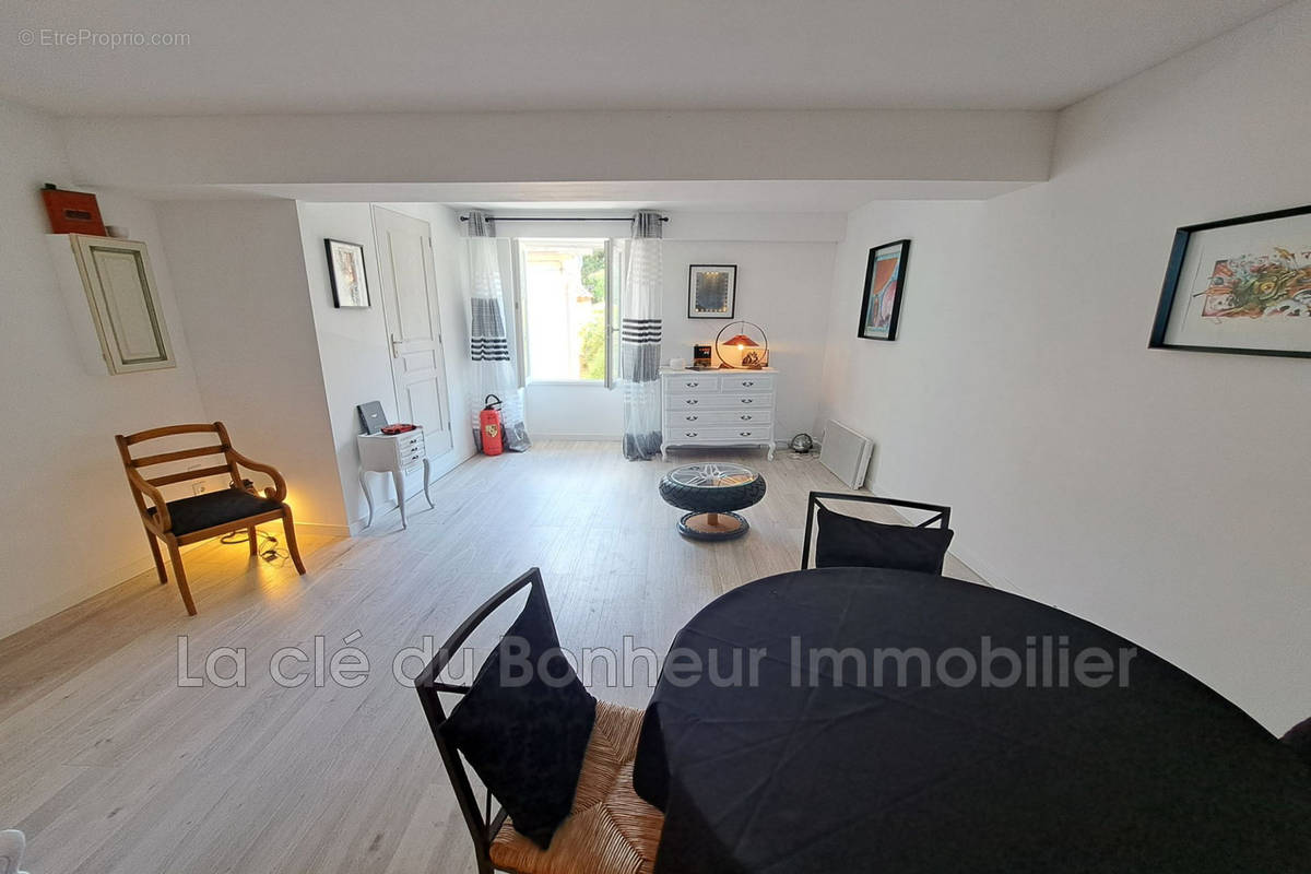 Appartement à MONTAGNAC-MONTPEZAT