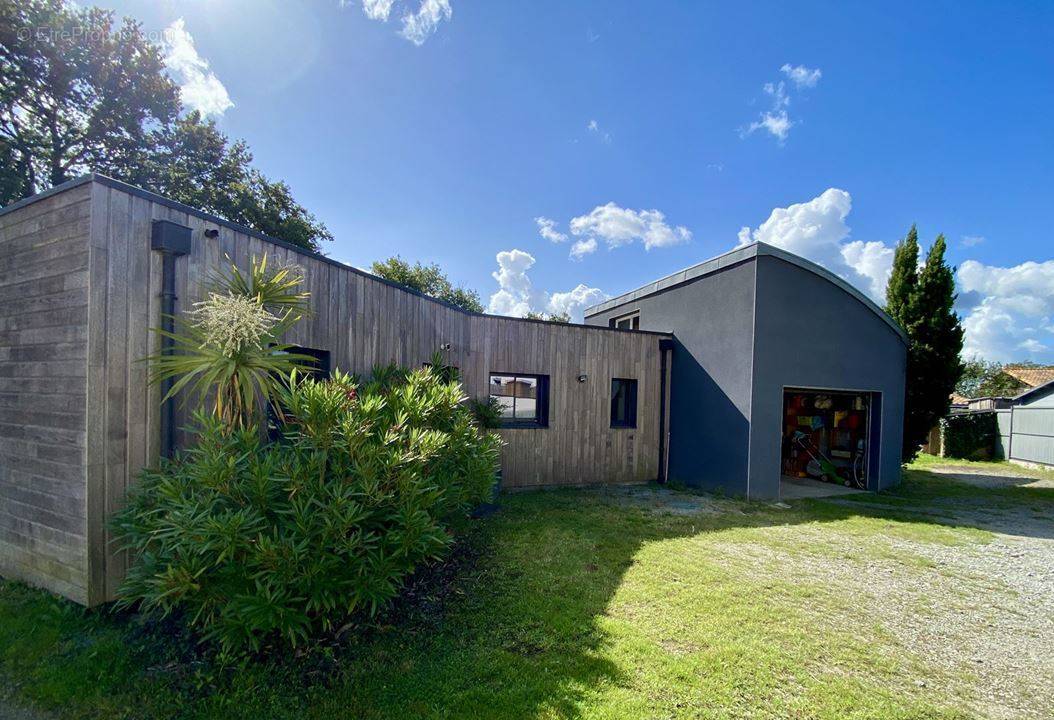 Maison à SAINT-LEGER-LES-VIGNES