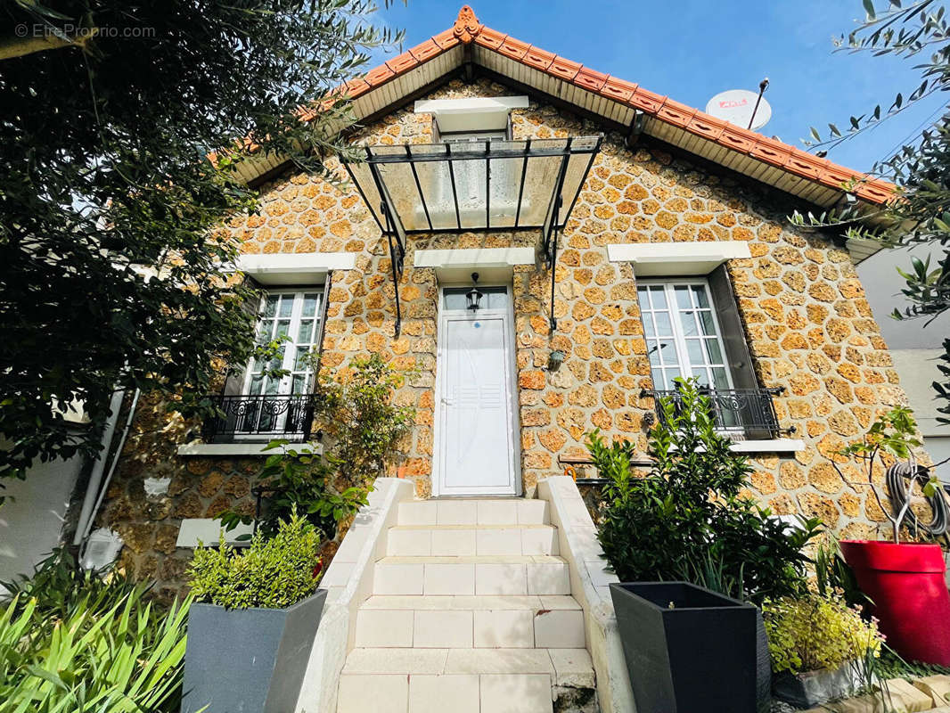 Maison à SARTROUVILLE