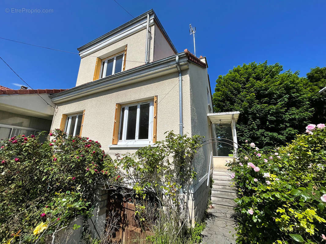 Maison à SARTROUVILLE