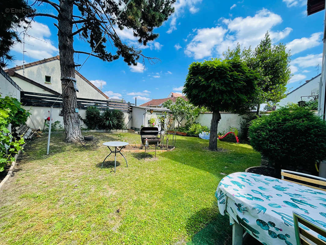 Maison à SARTROUVILLE