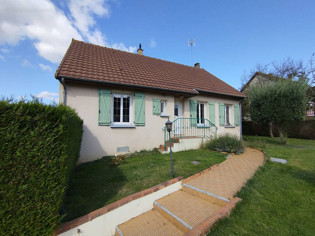 Maison à CHERRE