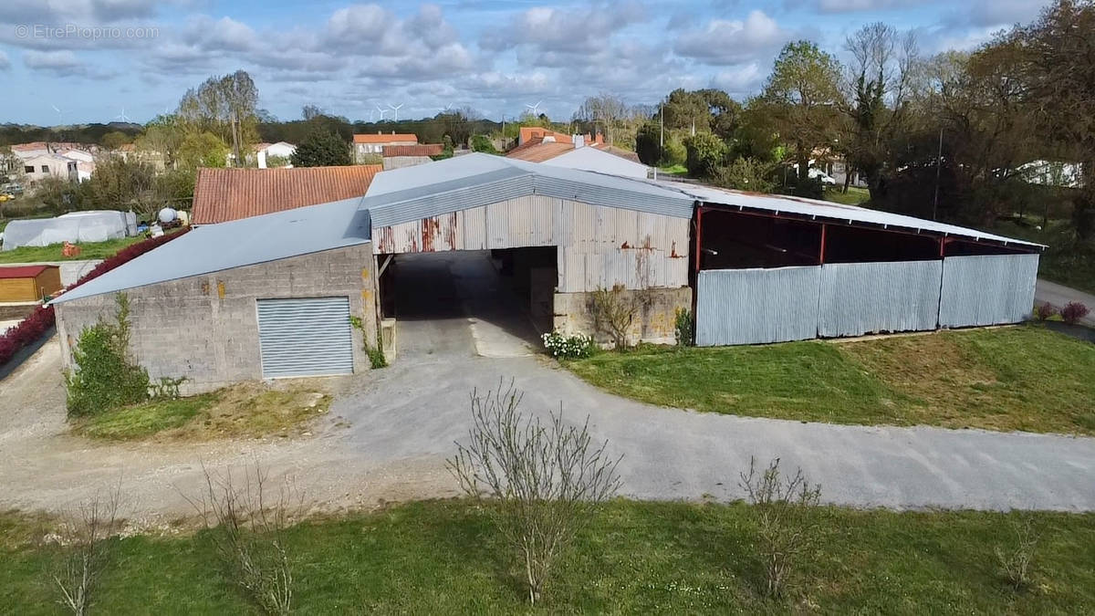 Commerce à LA GARNACHE