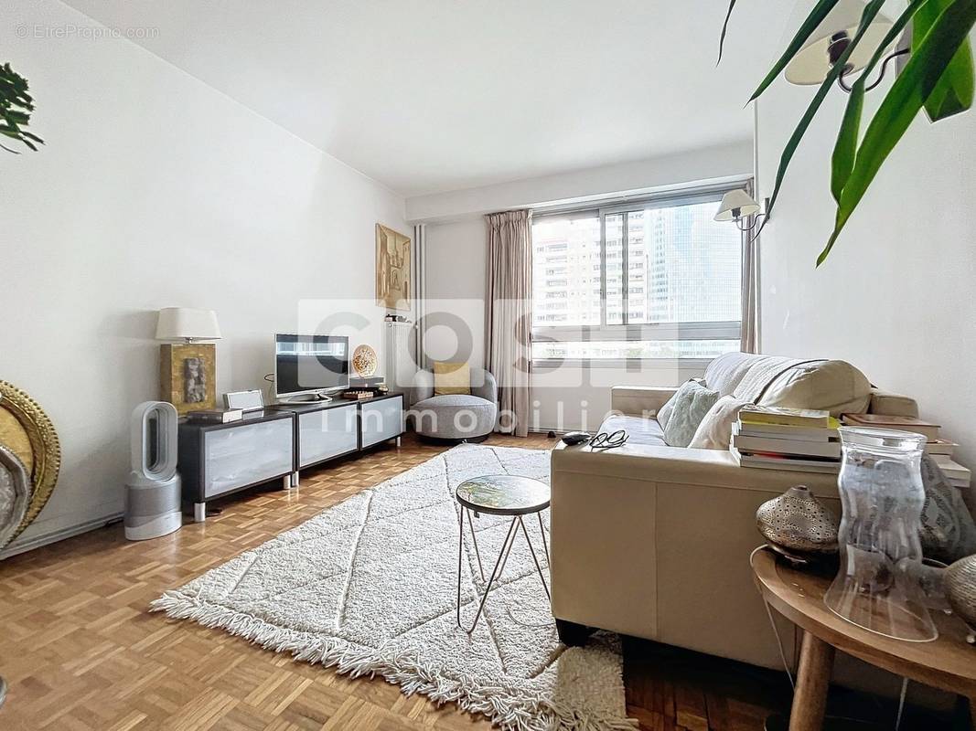 Appartement à COURBEVOIE