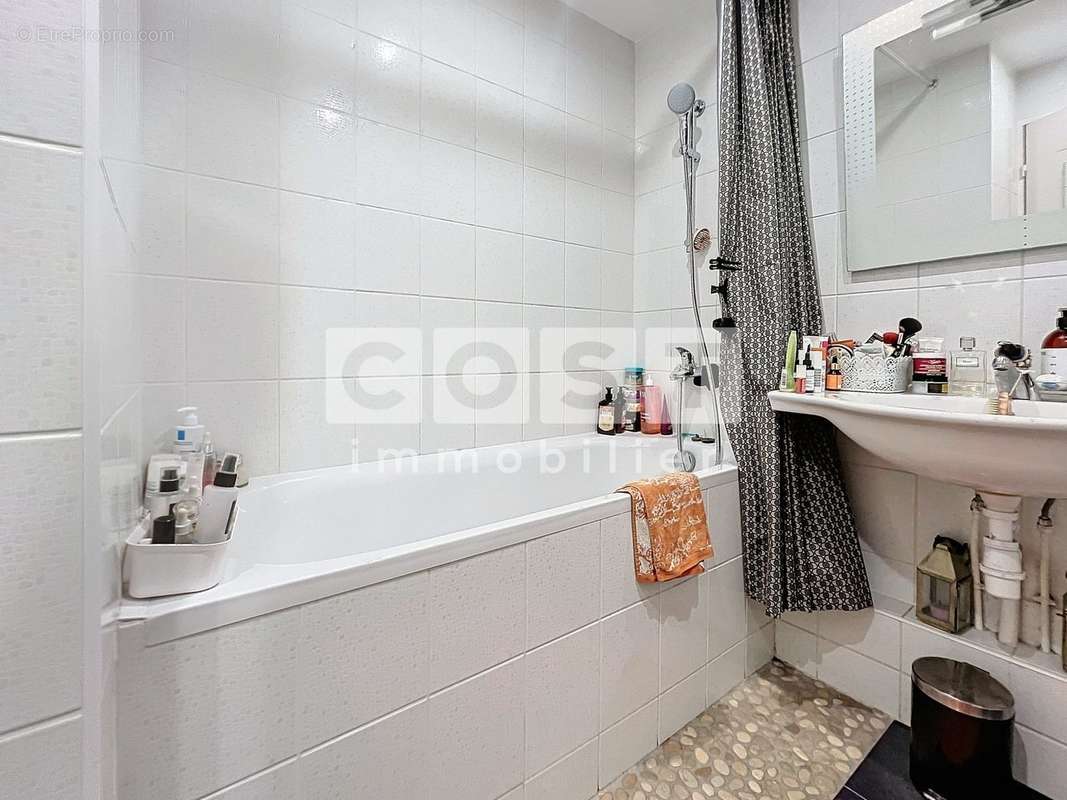 Appartement à COURBEVOIE