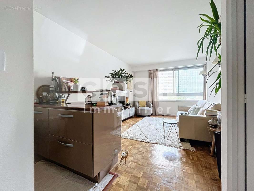 Appartement à COURBEVOIE