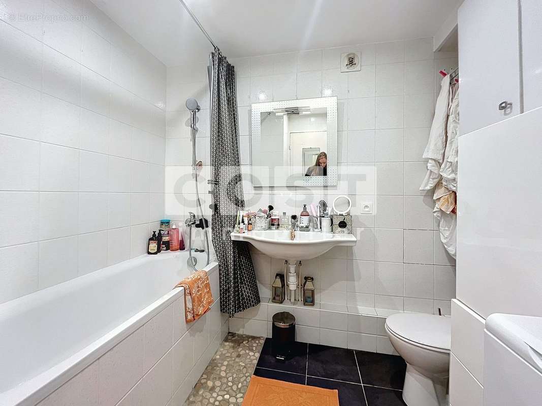 Appartement à COURBEVOIE