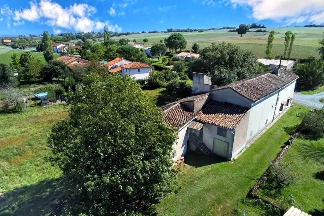 Maison à MONESTIES