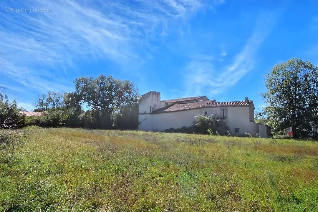 Maison à MONESTIES