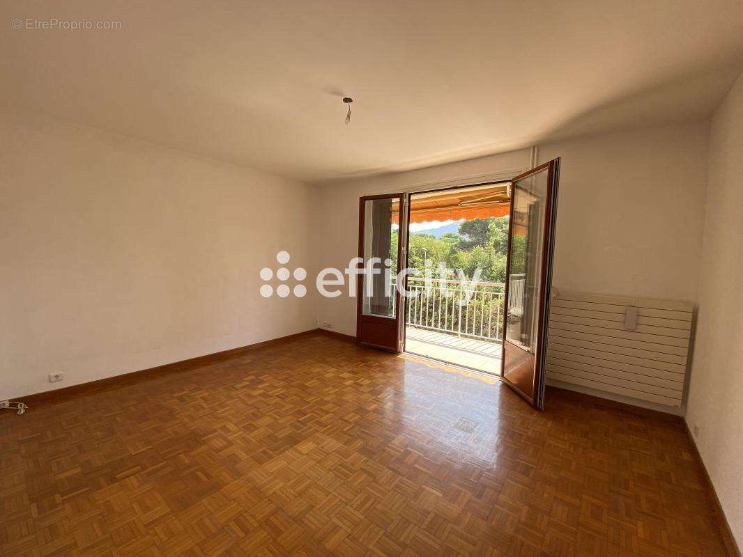 Appartement à MARSEILLE-9E