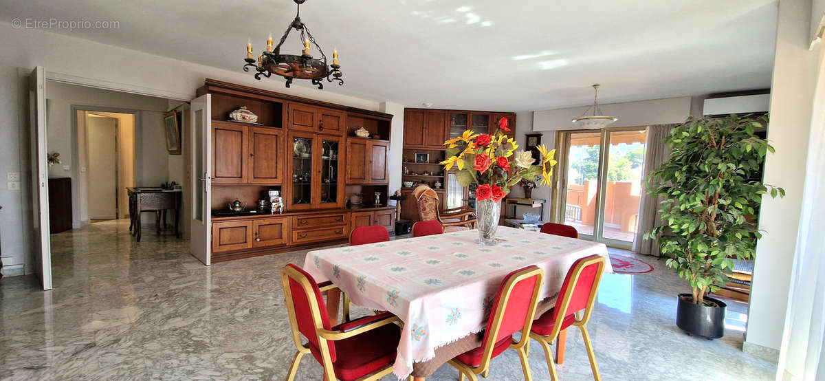 Appartement à ROQUEBRUNE-CAP-MARTIN