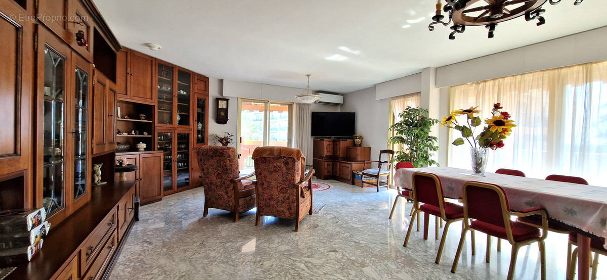 Appartement à ROQUEBRUNE-CAP-MARTIN