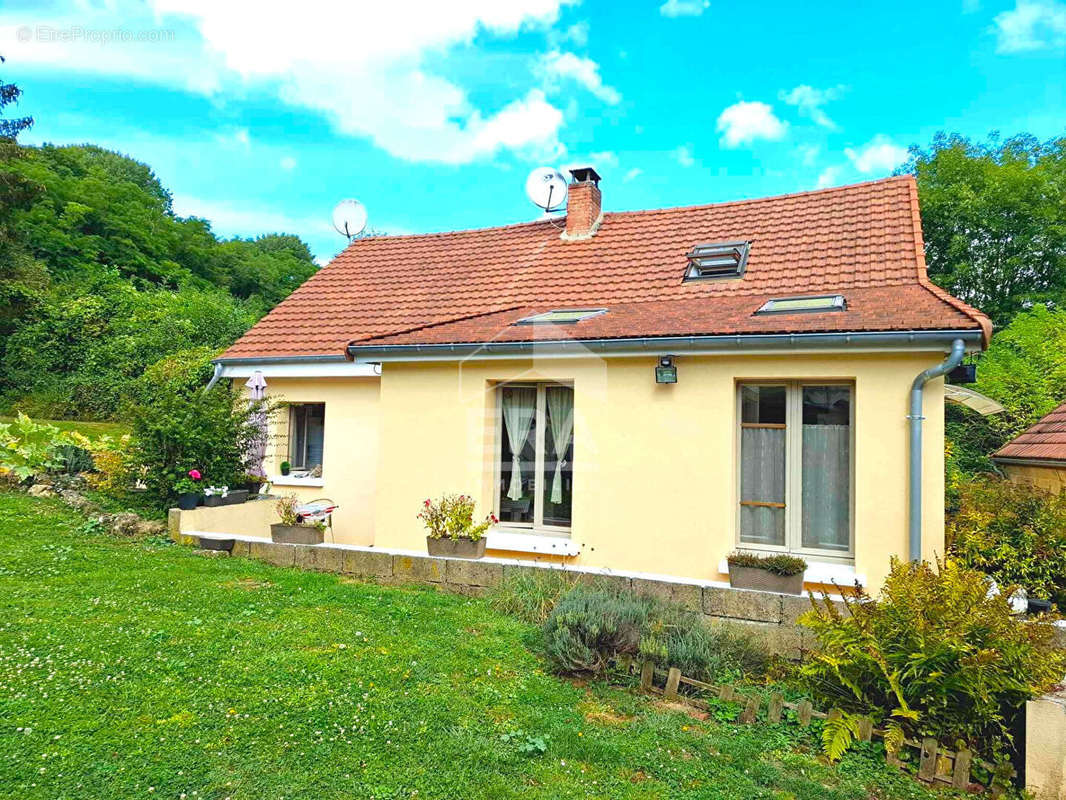 Maison à COUCY-LE-CHATEAU-AUFFRIQUE