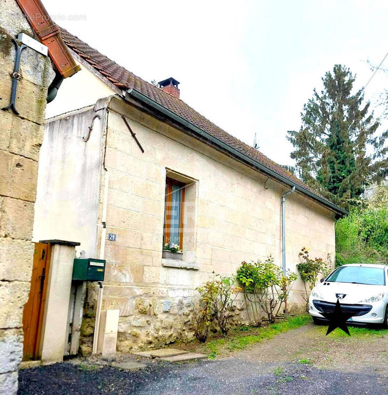 Maison à COUCY-LE-CHATEAU-AUFFRIQUE