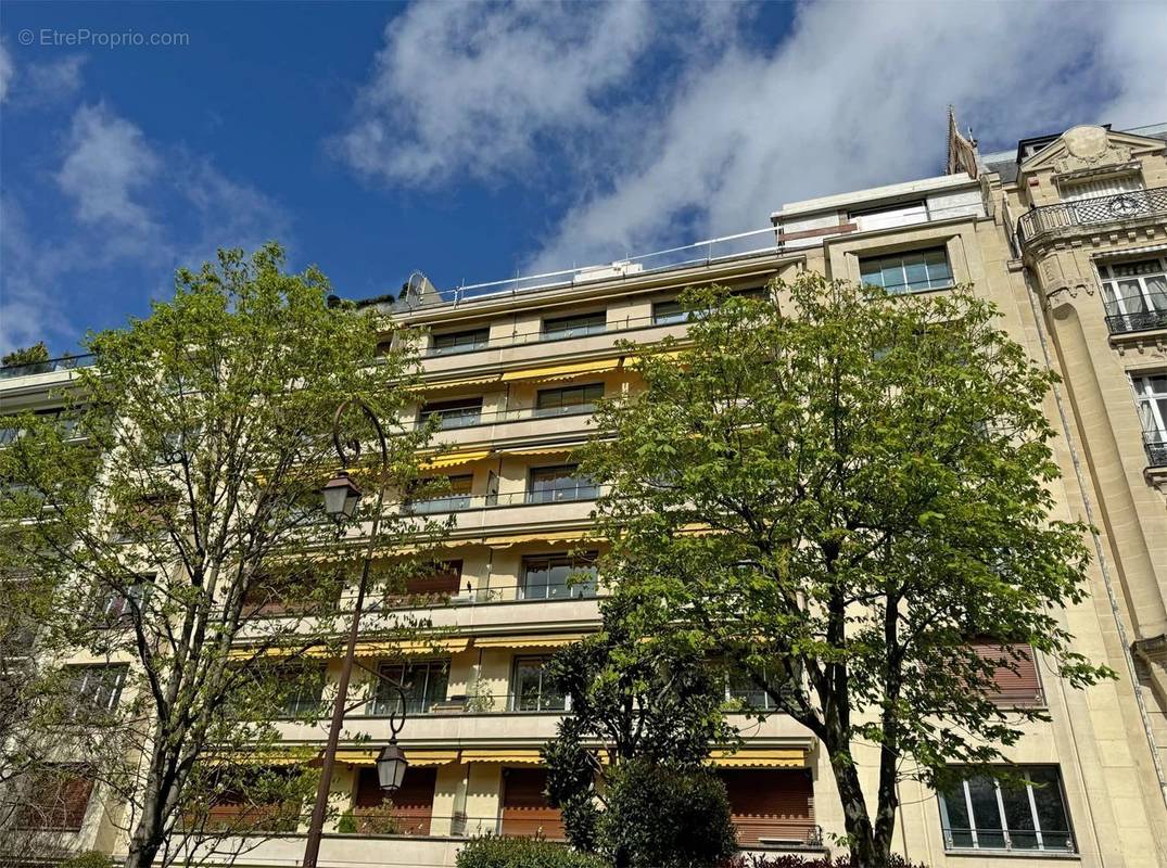 Appartement à NEUILLY-SUR-SEINE