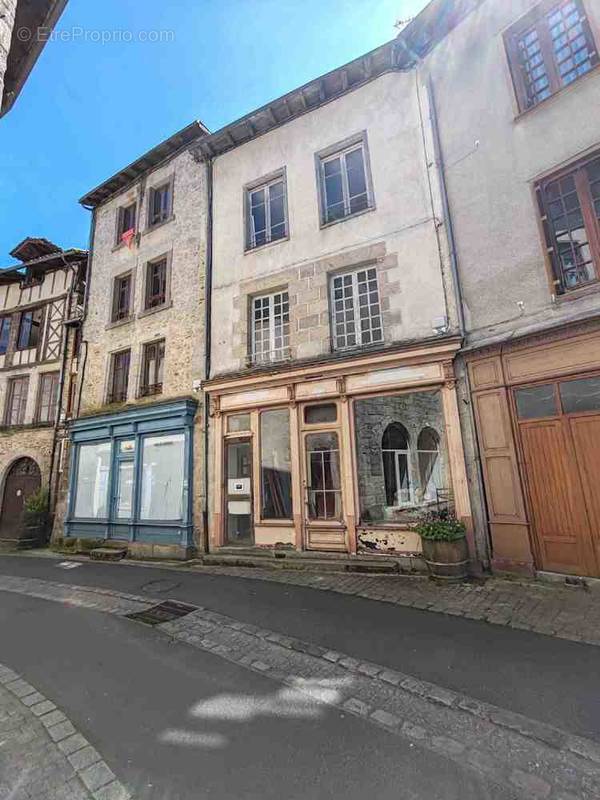 Appartement à SAINT-LEONARD-DE-NOBLAT