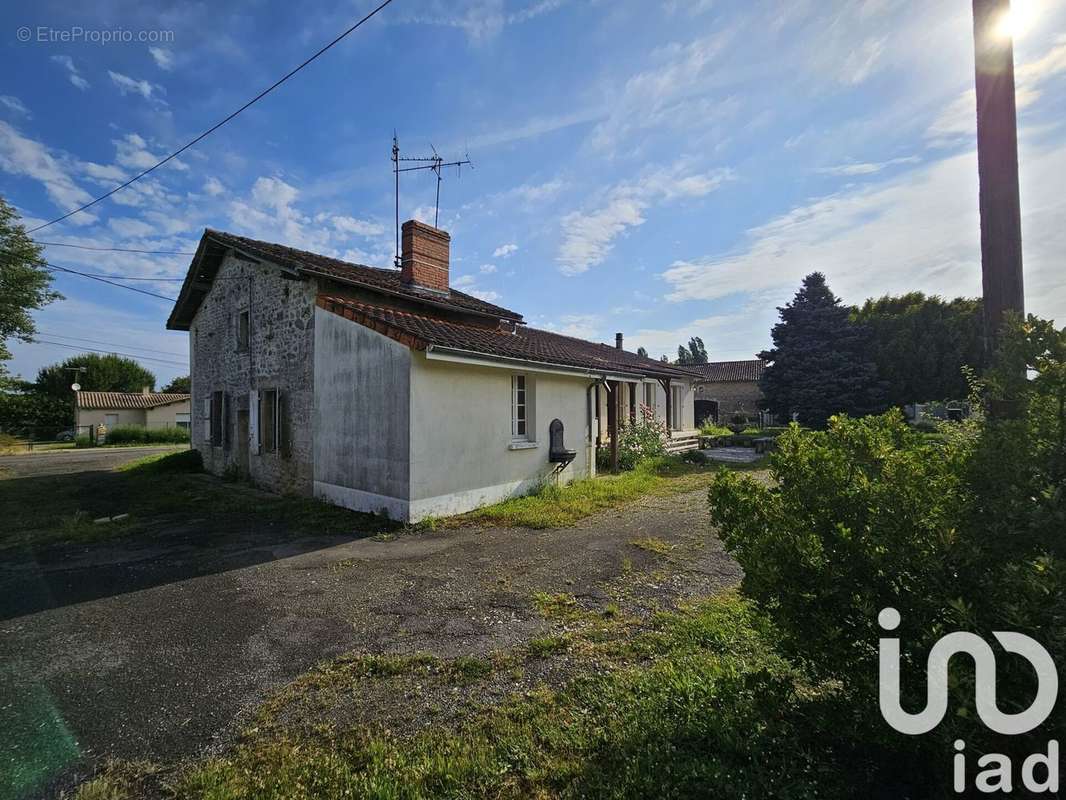 Photo 3 - Maison à CHASSENEUIL-SUR-BONNIEURE