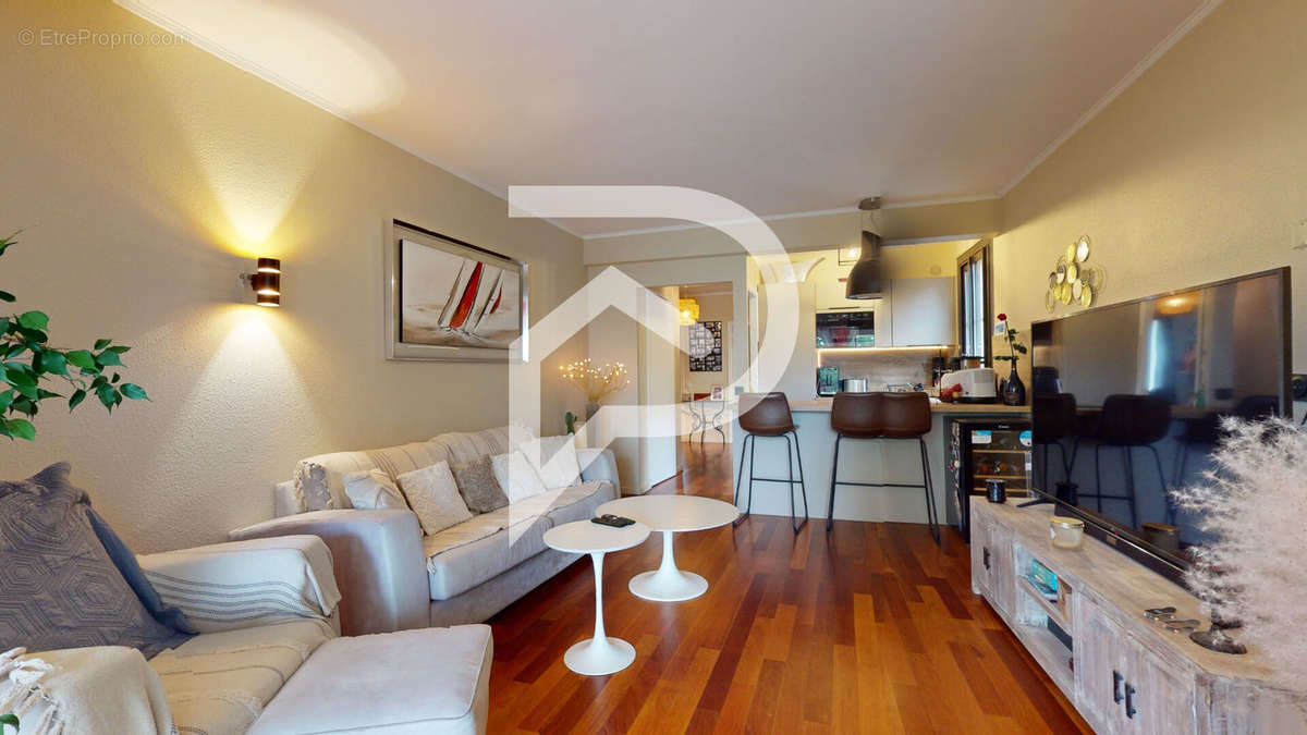 Appartement à VILLENEUVE-LOUBET