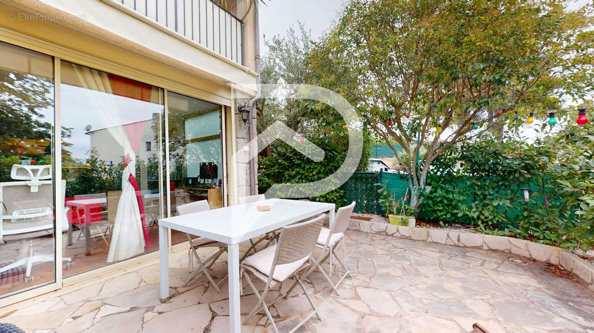 Appartement à VILLENEUVE-LOUBET