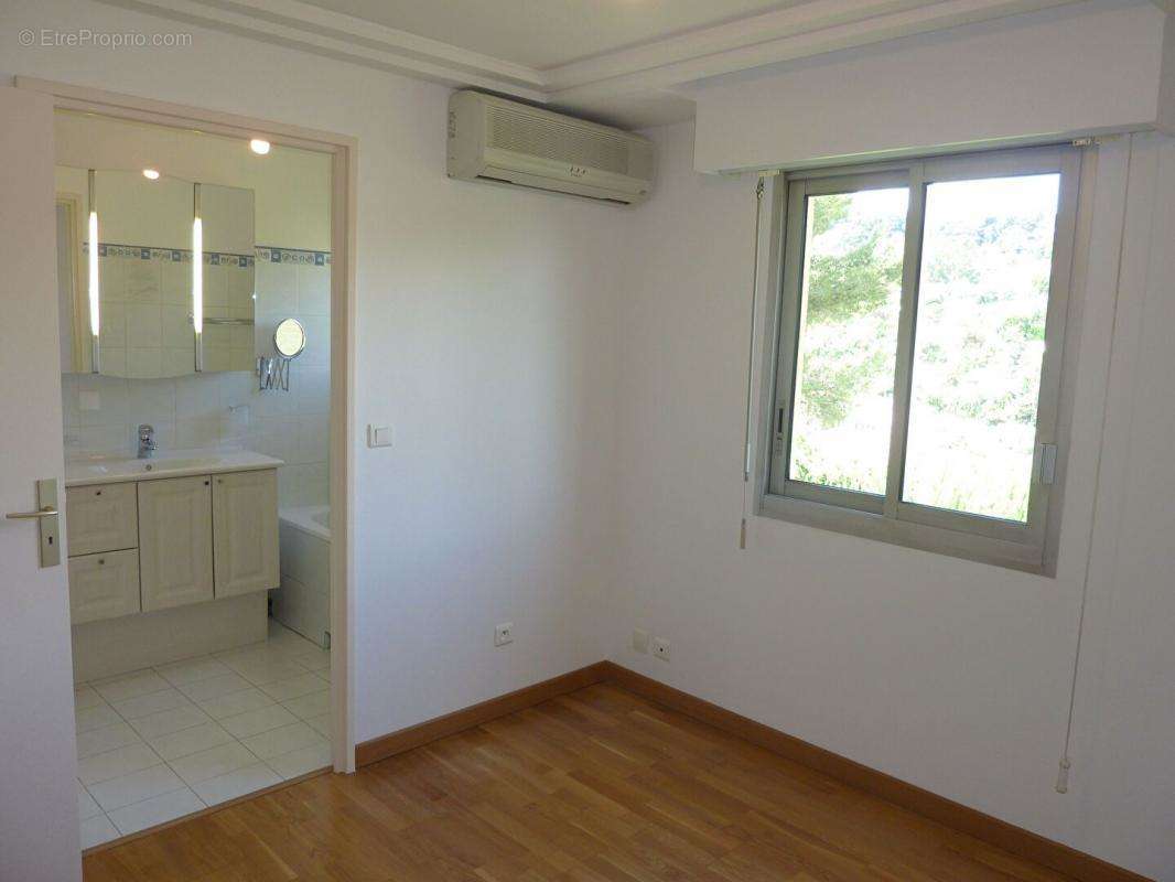 Appartement à MOUGINS