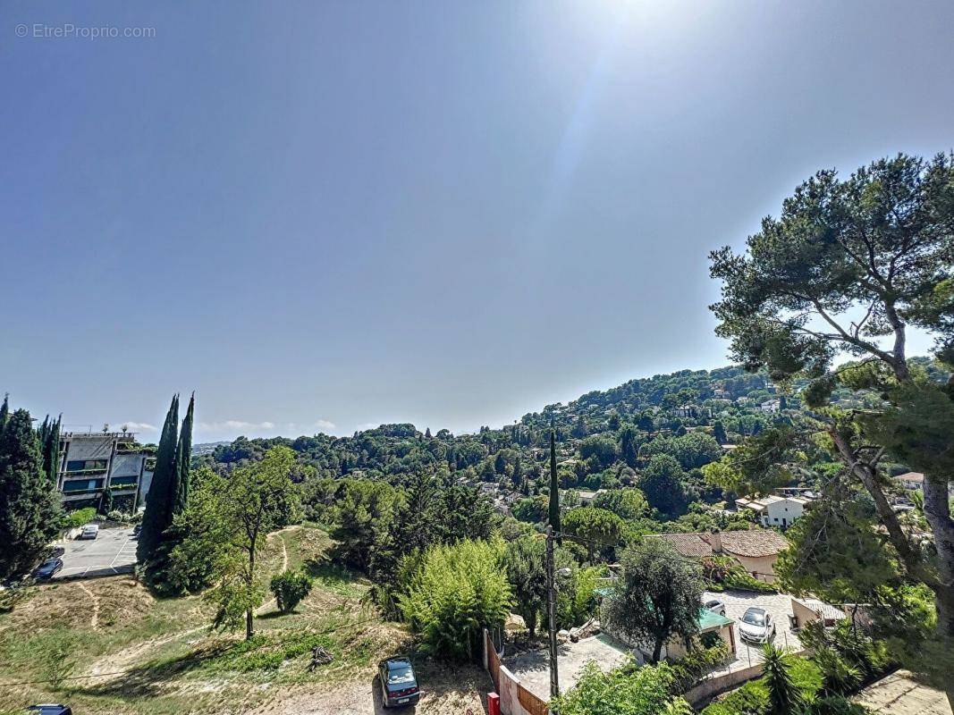 Appartement à MOUGINS