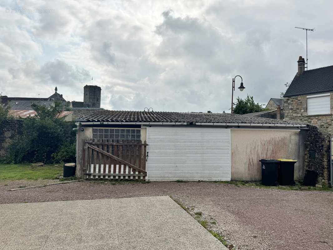 Le garage. - Maison à BRICQUEBEC