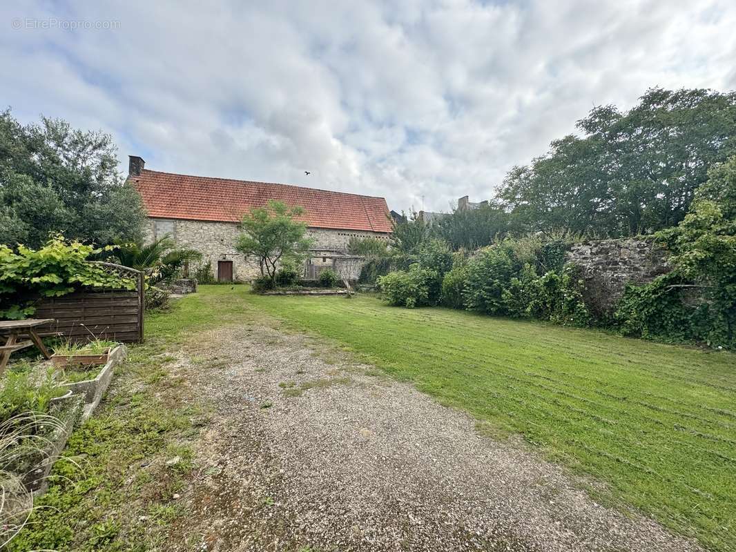 Le jardin. - Maison à BRICQUEBEC