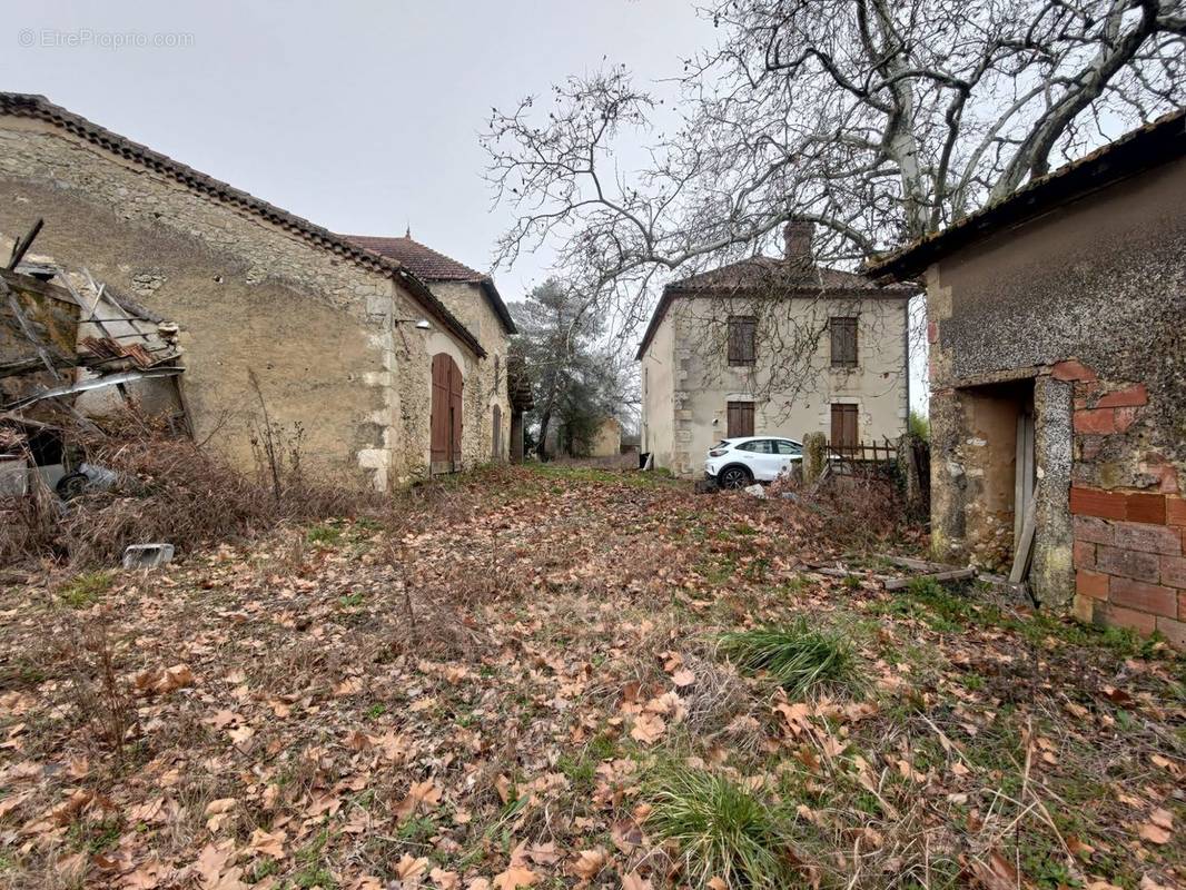 Maison à VALENCE-SUR-BAISE