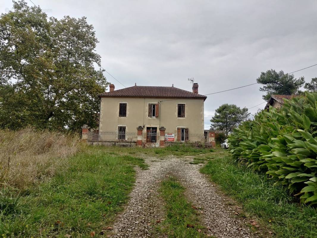 Maison à VALENCE-SUR-BAISE