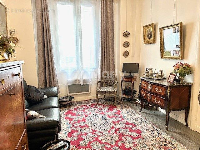 Pièce de vie - Appartement à PARIS-16E