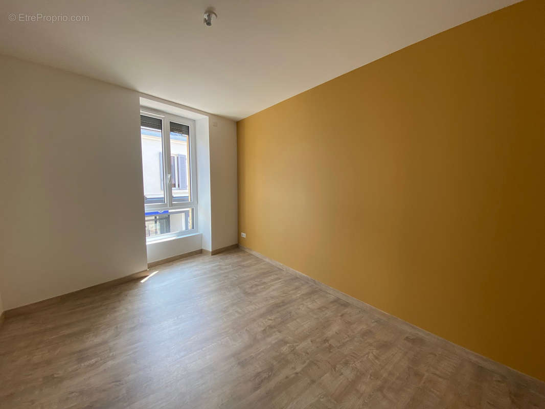 Appartement à RENAISON