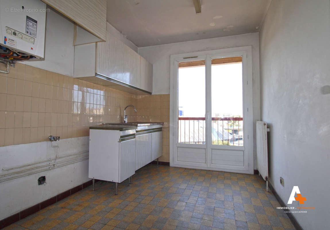 Appartement à MARSEILLE-4E