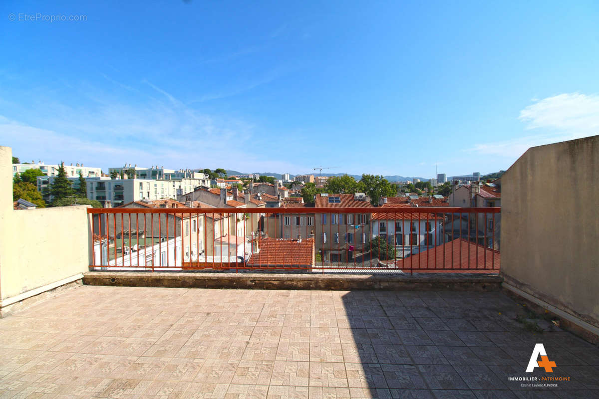 Appartement à MARSEILLE-4E