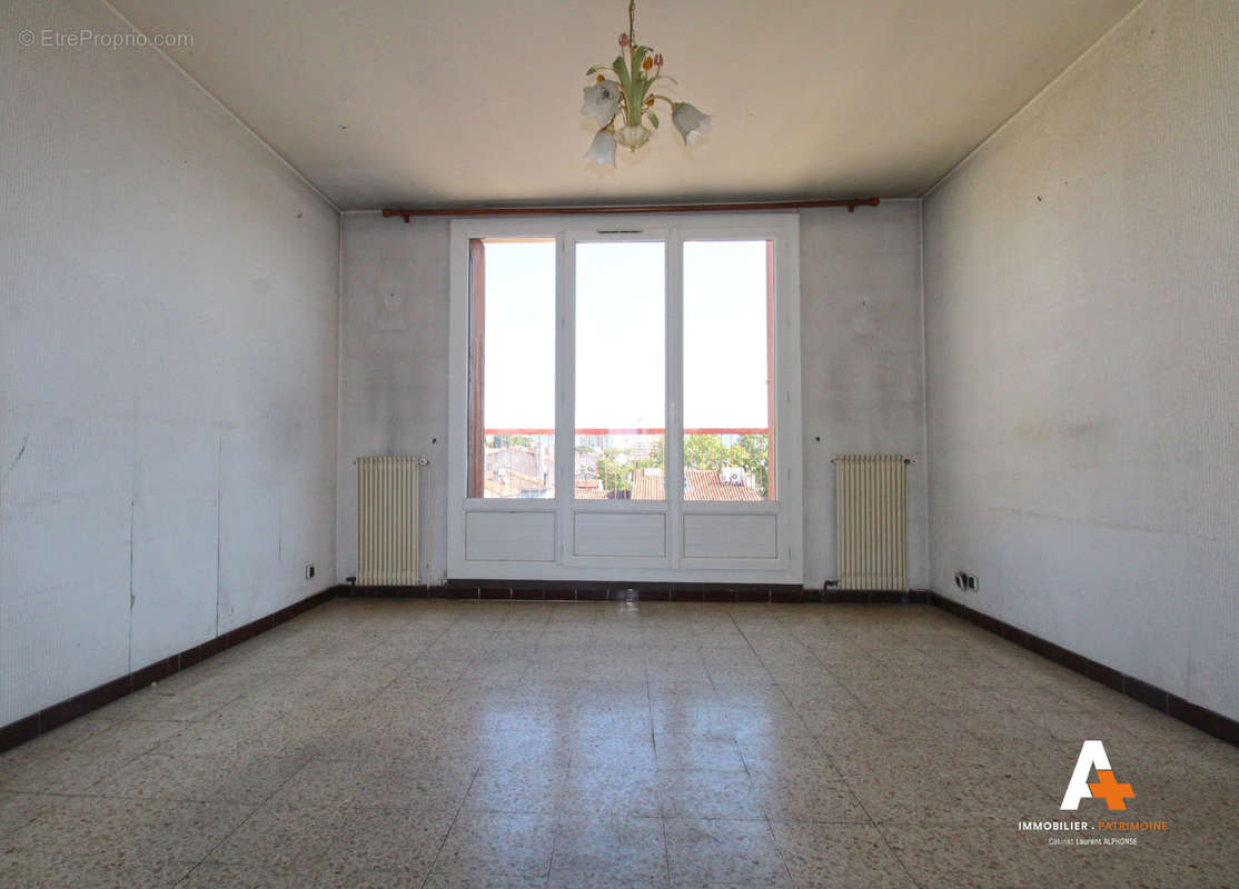 Appartement à MARSEILLE-4E