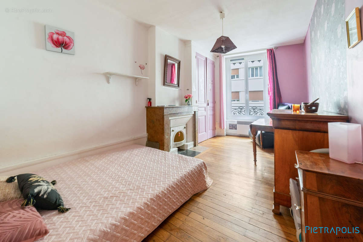 Chambre 1 - Appartement à LYON-7E