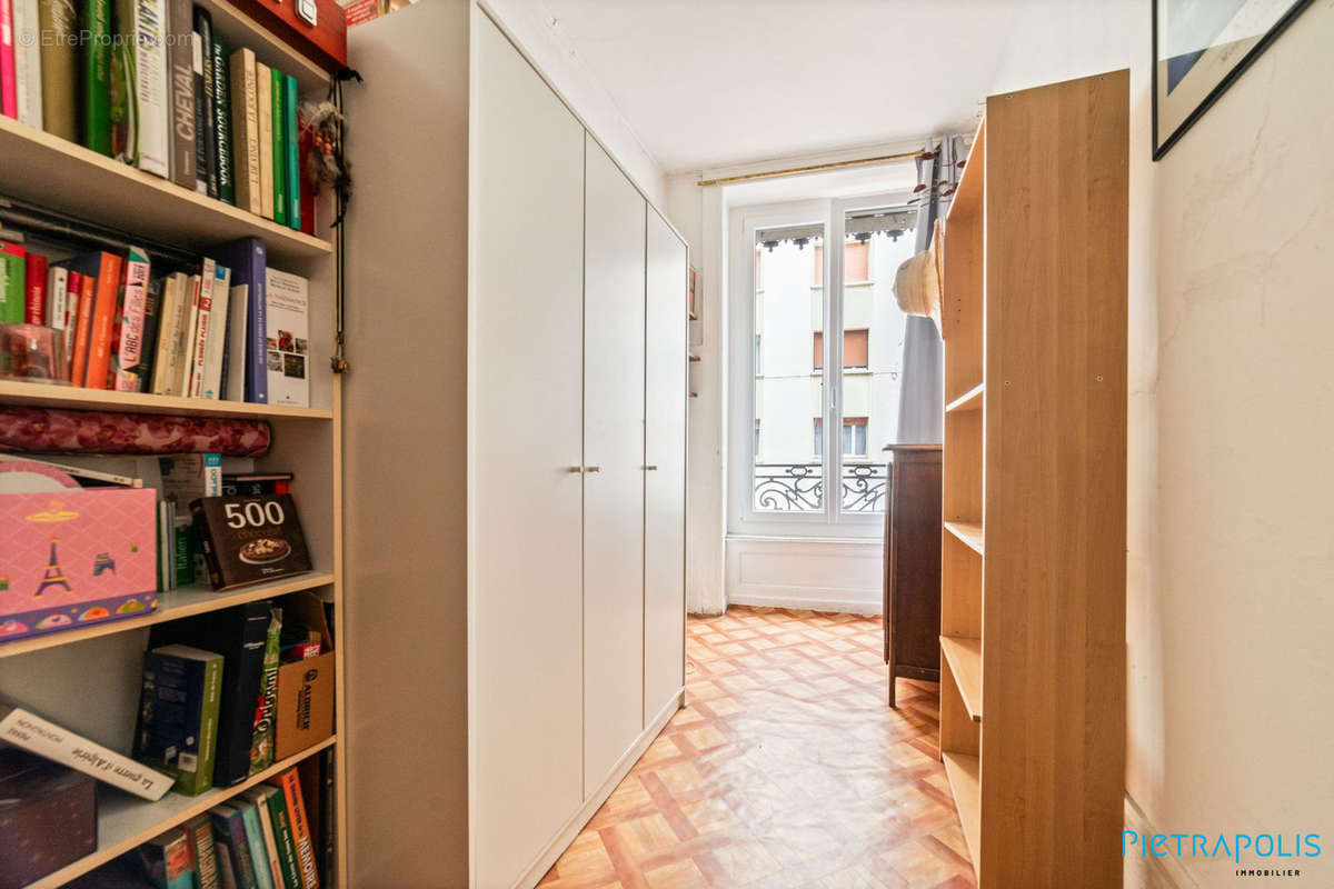 Chambre 2 - Appartement à LYON-7E