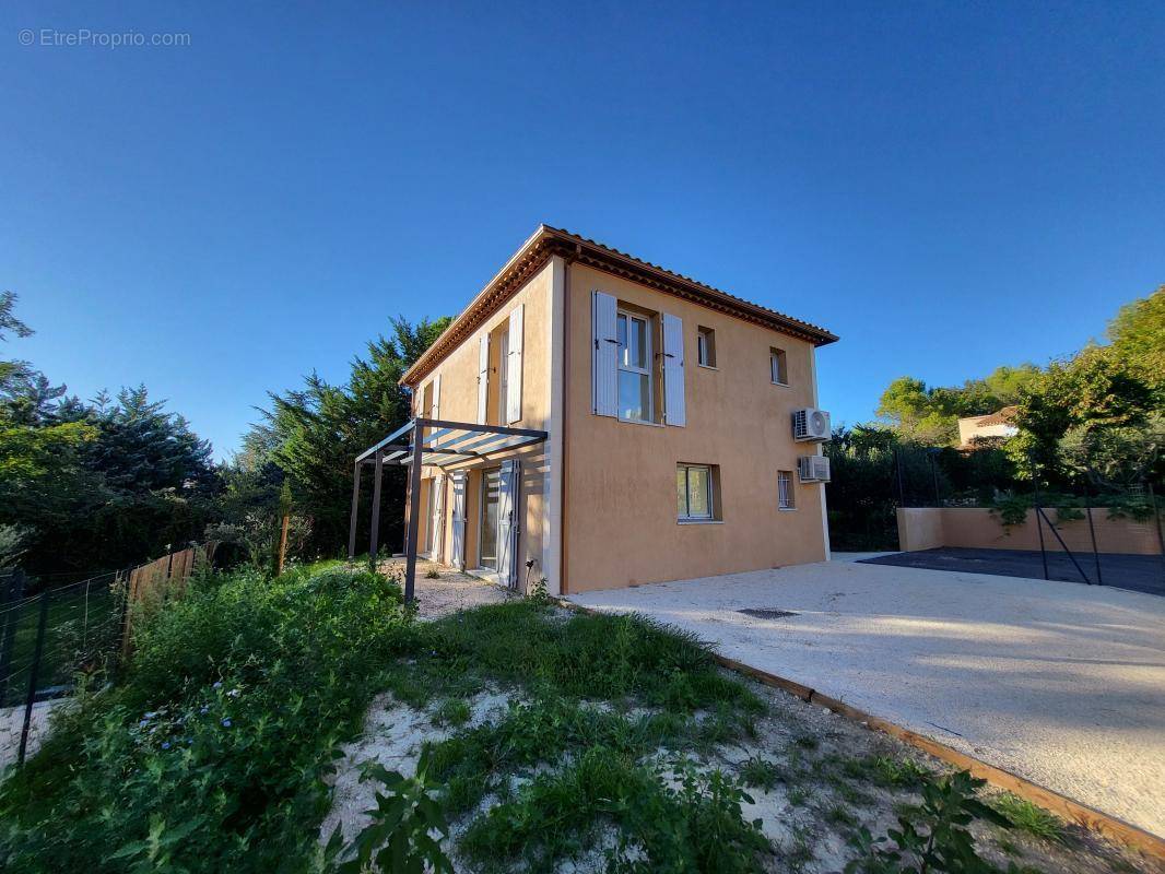 Maison à SAINT-CANNAT