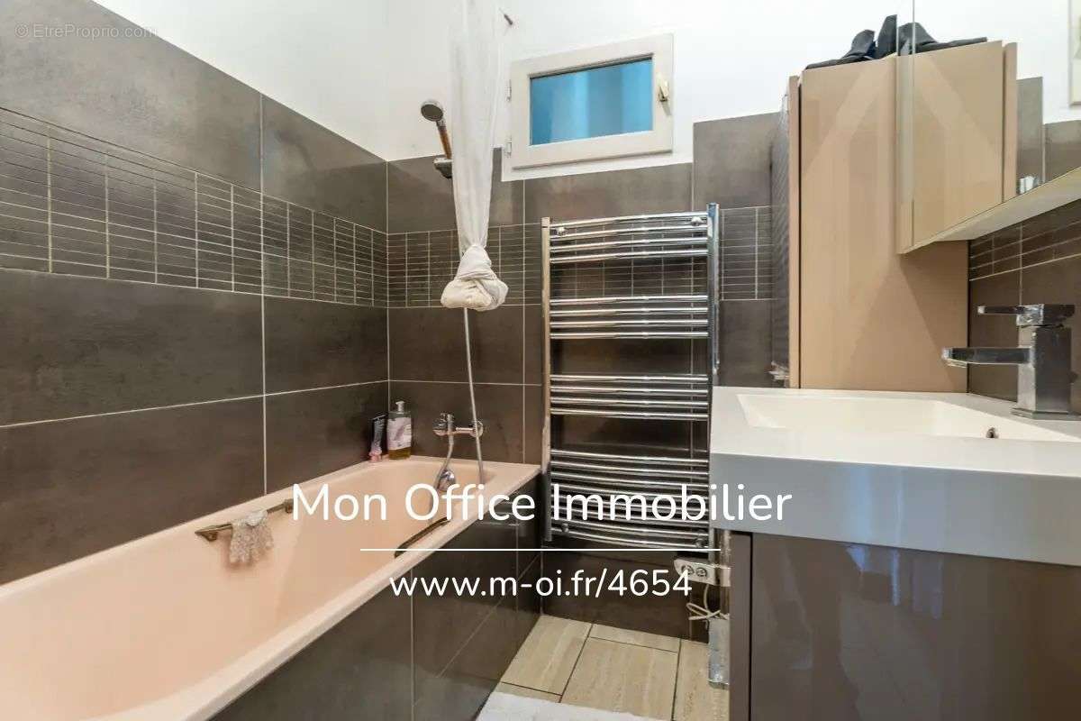 Appartement à MARSEILLE-4E