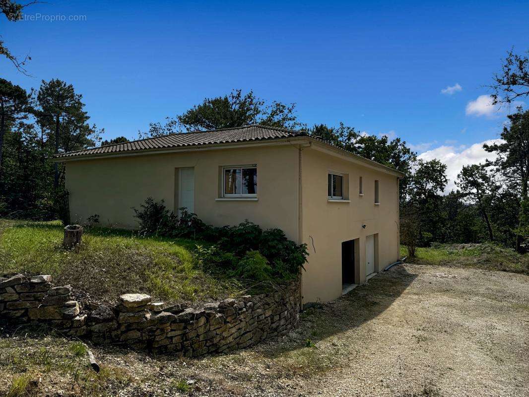 Maison à LEGUILLAC-DE-L&#039;AUCHE