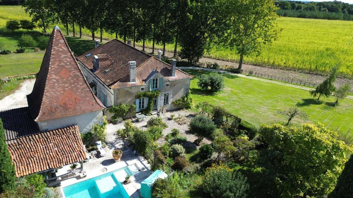 Maison à AUBETERRE-SUR-DRONNE