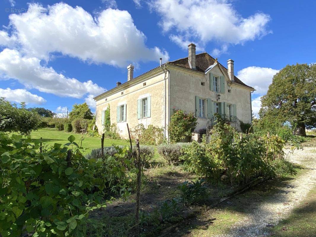 Maison à AUBETERRE-SUR-DRONNE