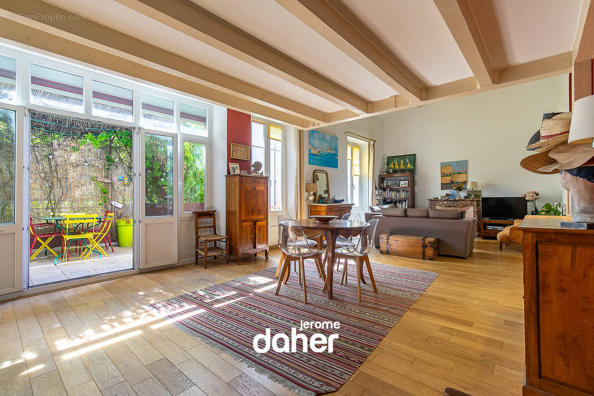 Appartement à MARSEILLE-8E