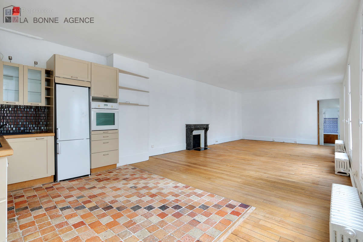 Appartement à PARIS-16E